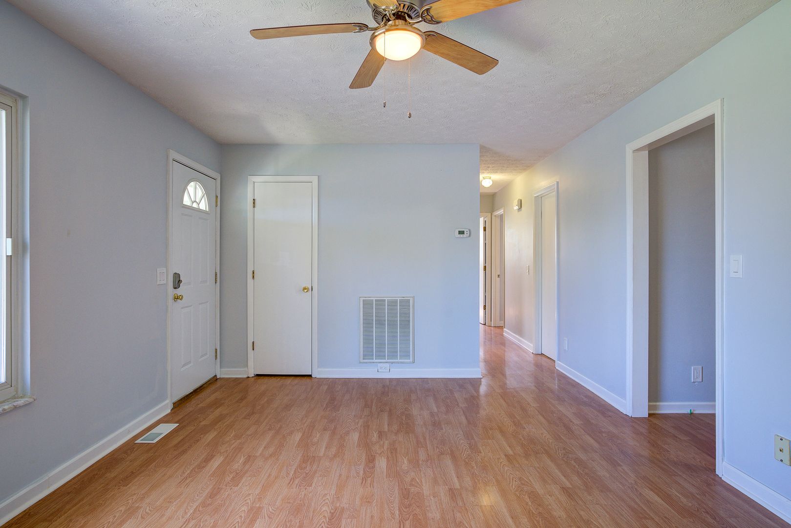 Gray House: 221 Shannon View rd