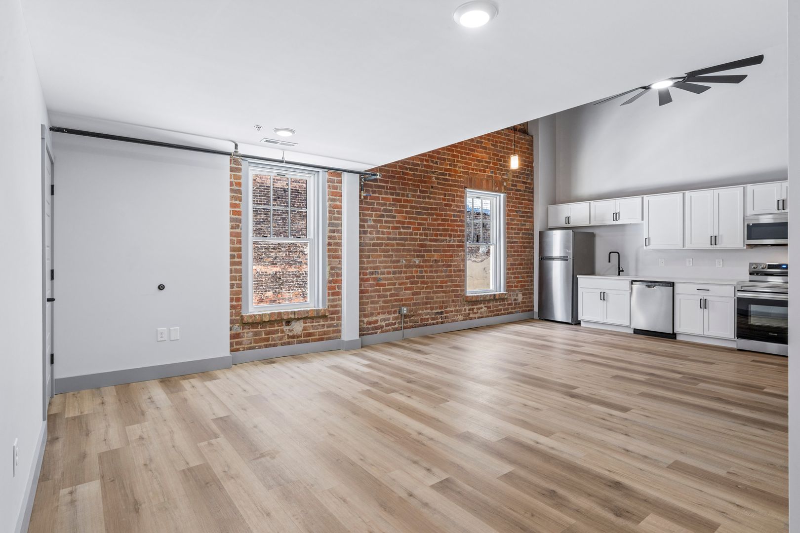 Johnson City Apartment: 213 E Main st