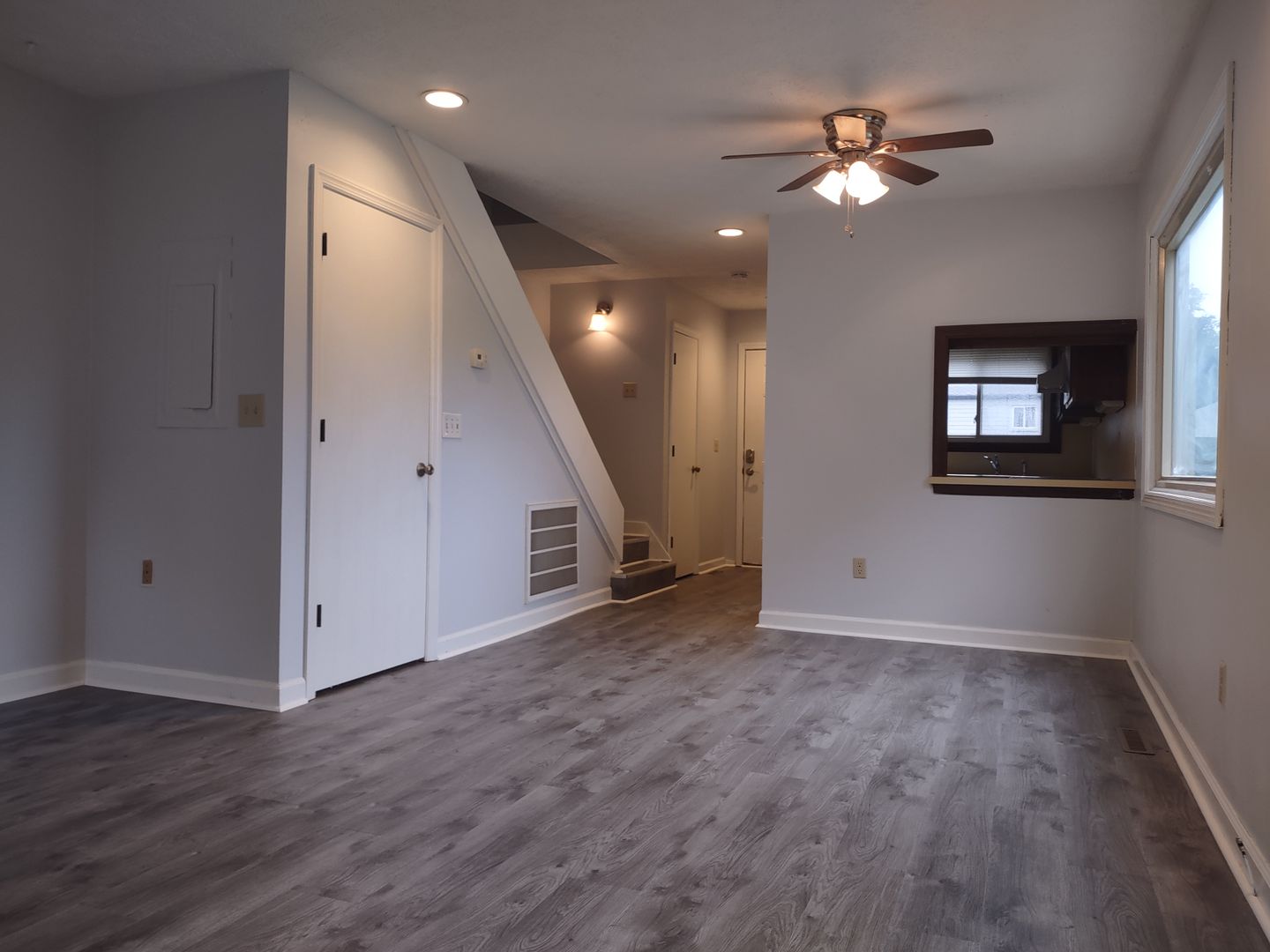 Kingsport Apartment: 1433 E Shipley Ferry Rd