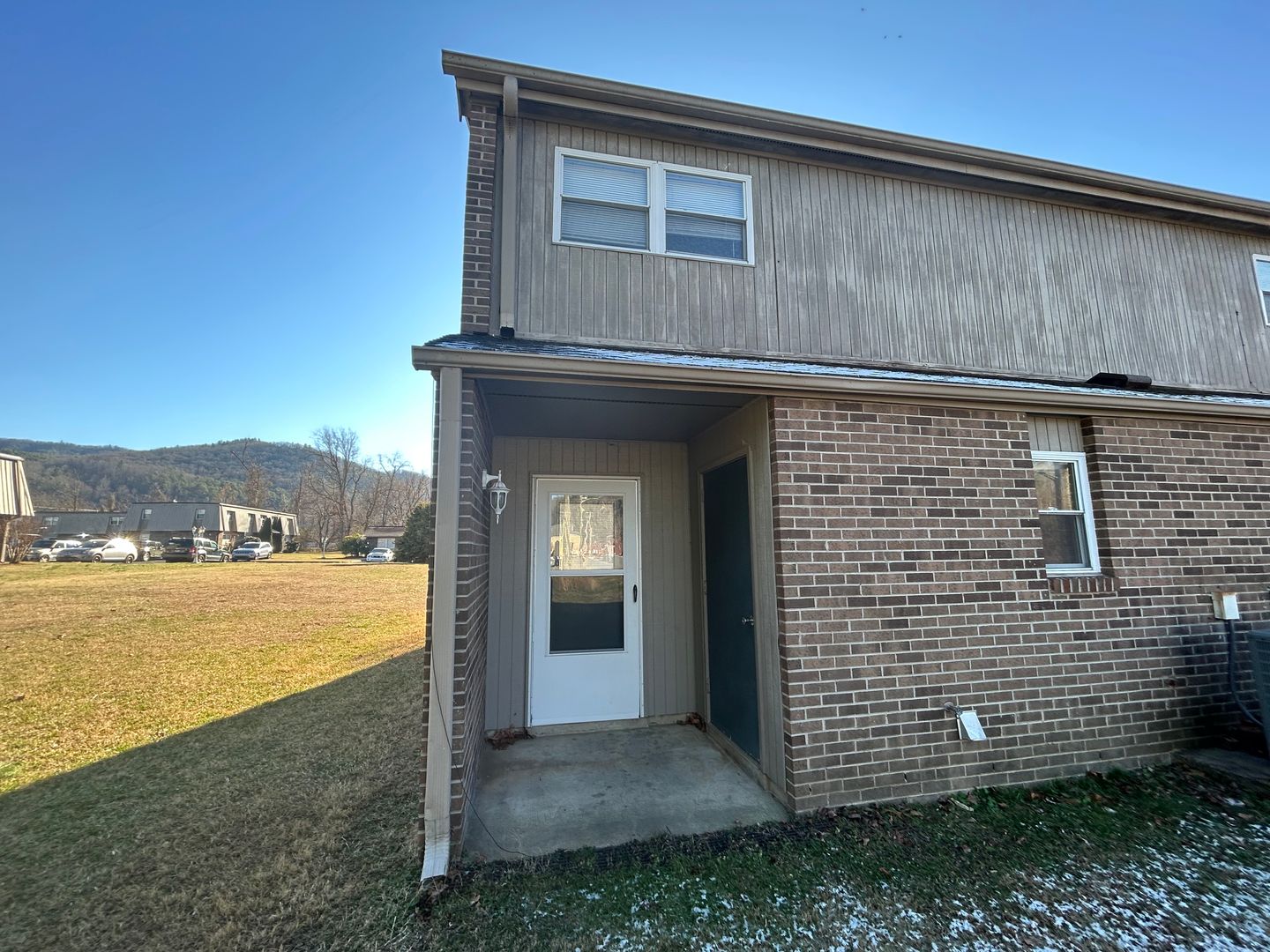 Erwin Apartment: 800 Broyles Ave