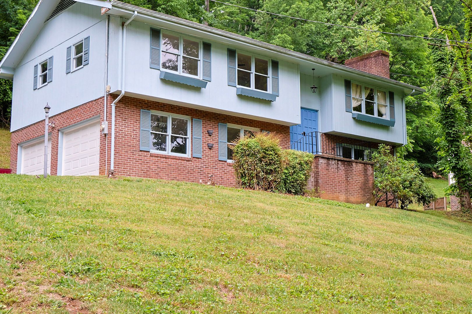 Johnson City House: 205 Tamassee Dr