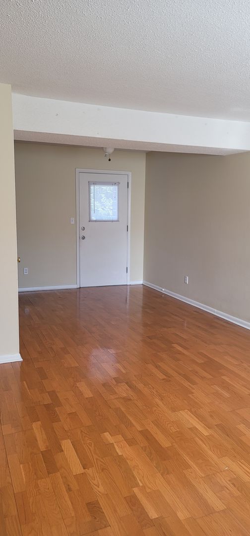 Erwin Apartment: 800 Broyles Ave