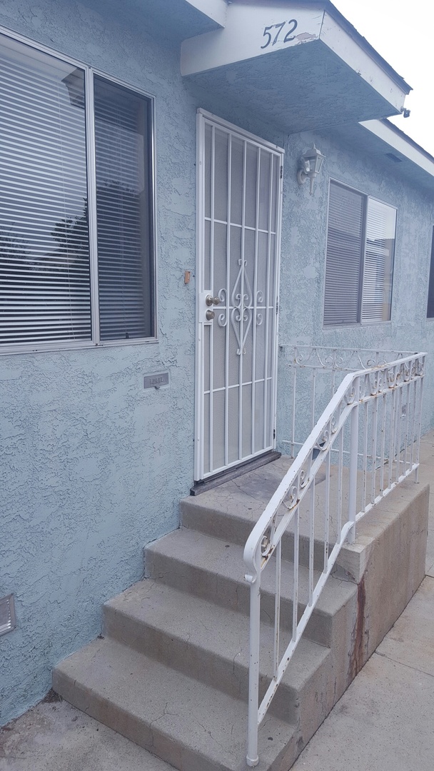 San Pedro Apartment: 570-574 W. 18th Street