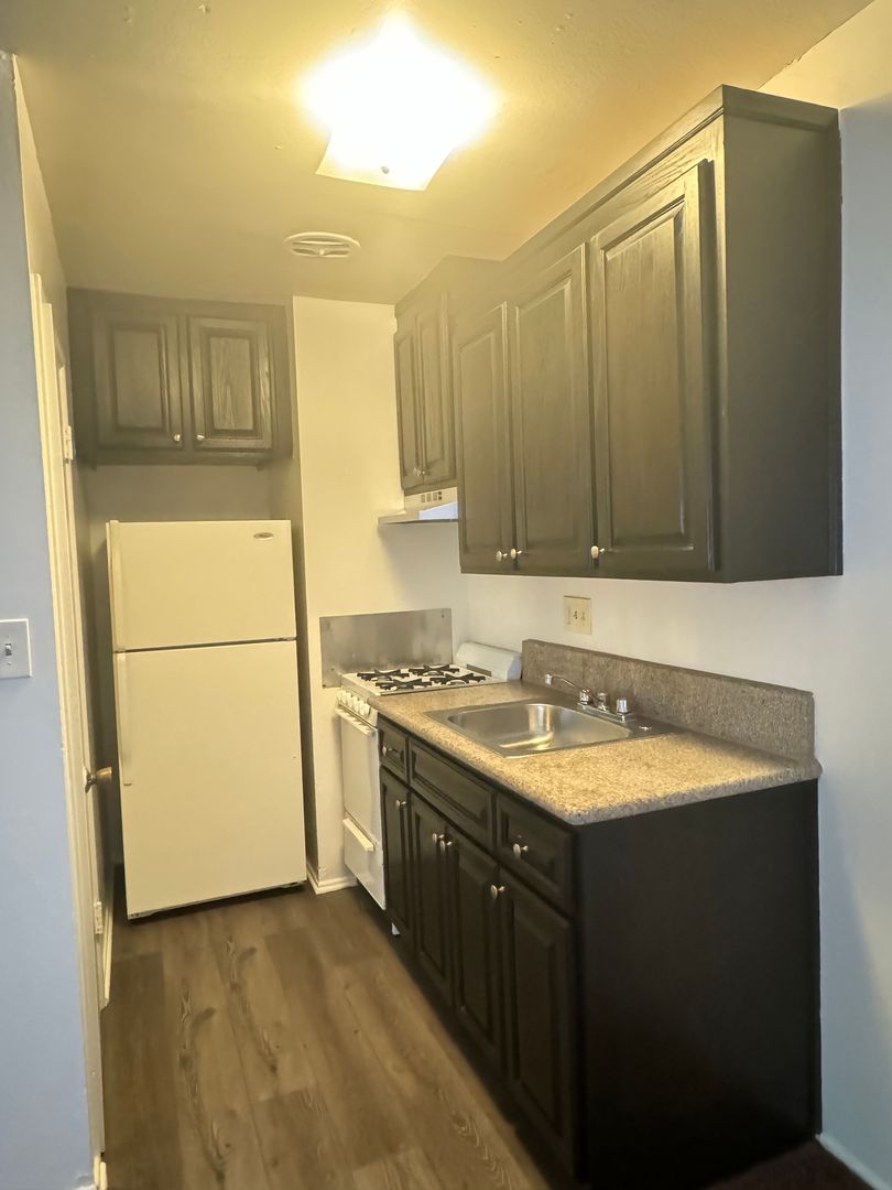 San Pedro Apartment: 2439 S. Denison Ave