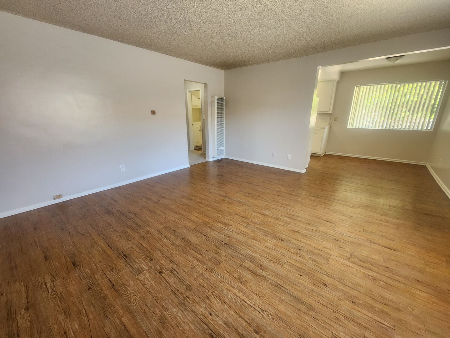 Hawthorne Apartment: 12524 Birch Ave.