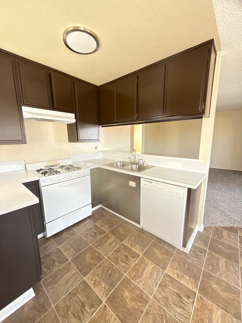 San Pedro Apartment: 2325 Alma Street