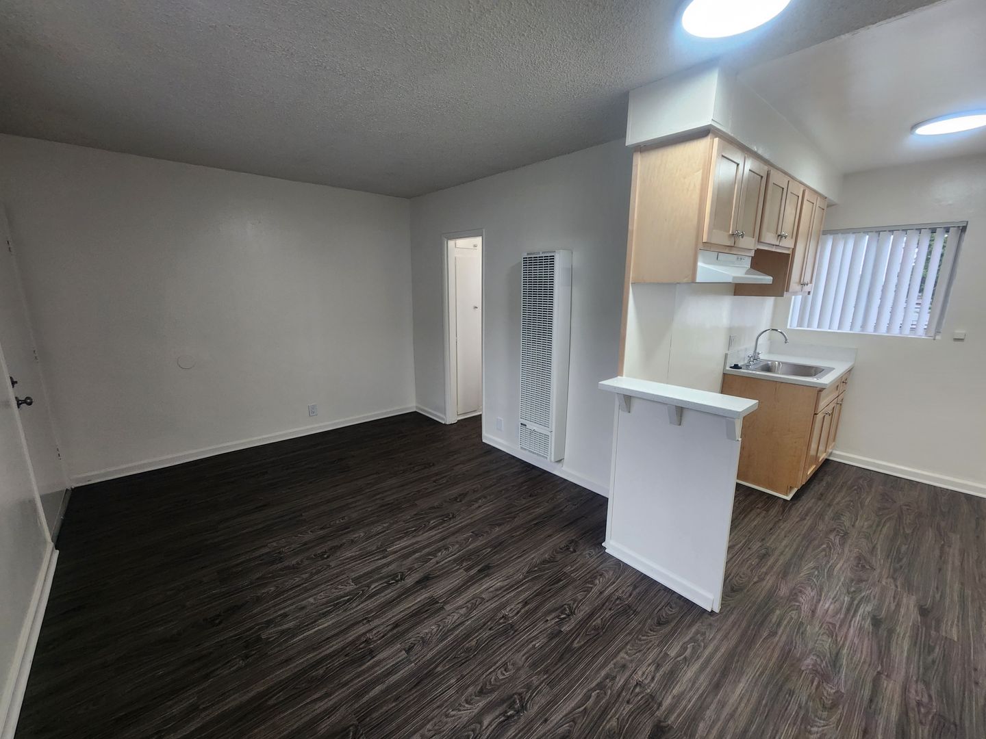 Inglewood Apartment: 10400 Inglewood Ave
