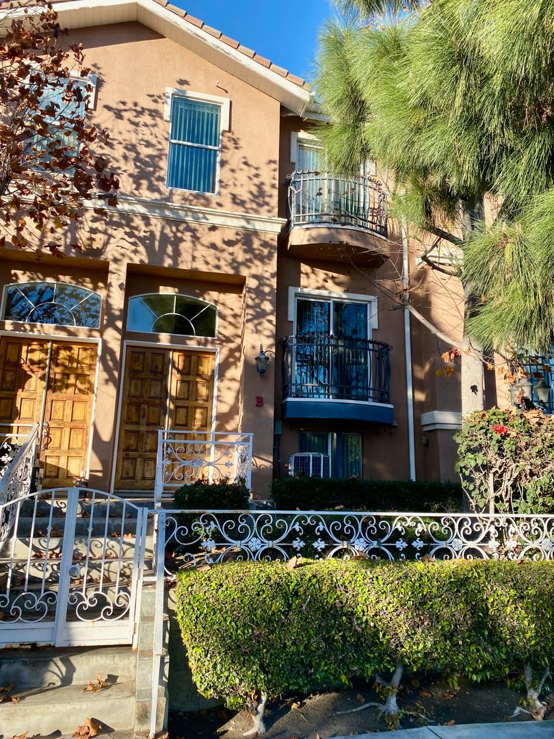 Torrance House: 1629 W, 207th Street #B