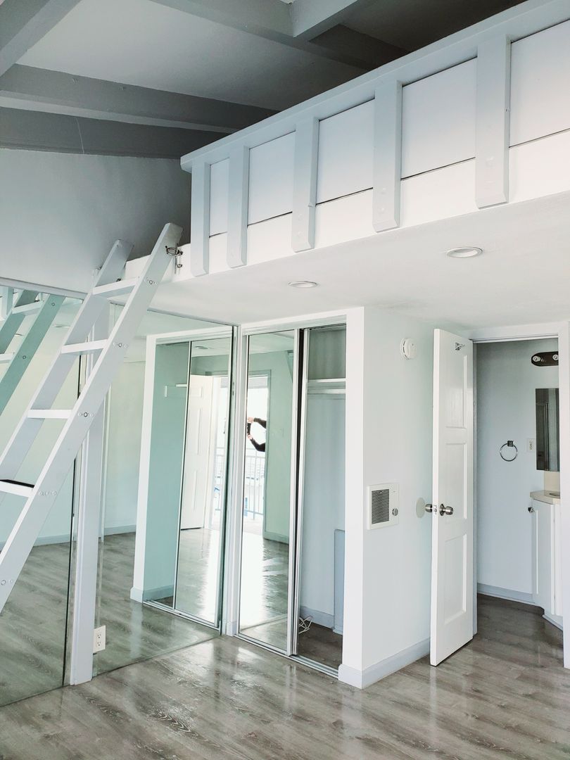 Long Beach Apartment: 5465 E. 2nd St.