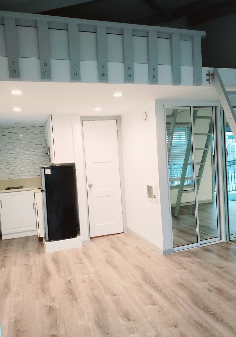 Long Beach Apartment: 5465 E. 2nd St.