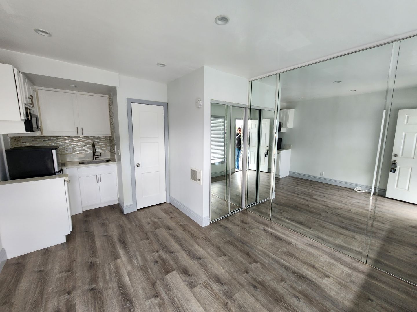 Long Beach Apartment: 5465 E. 2nd St.