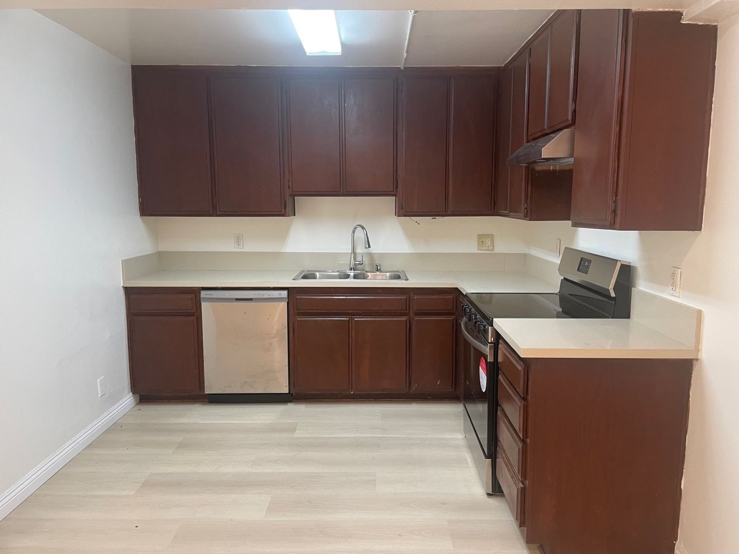 Torrance Apartment: 1652 W. 204th Street
