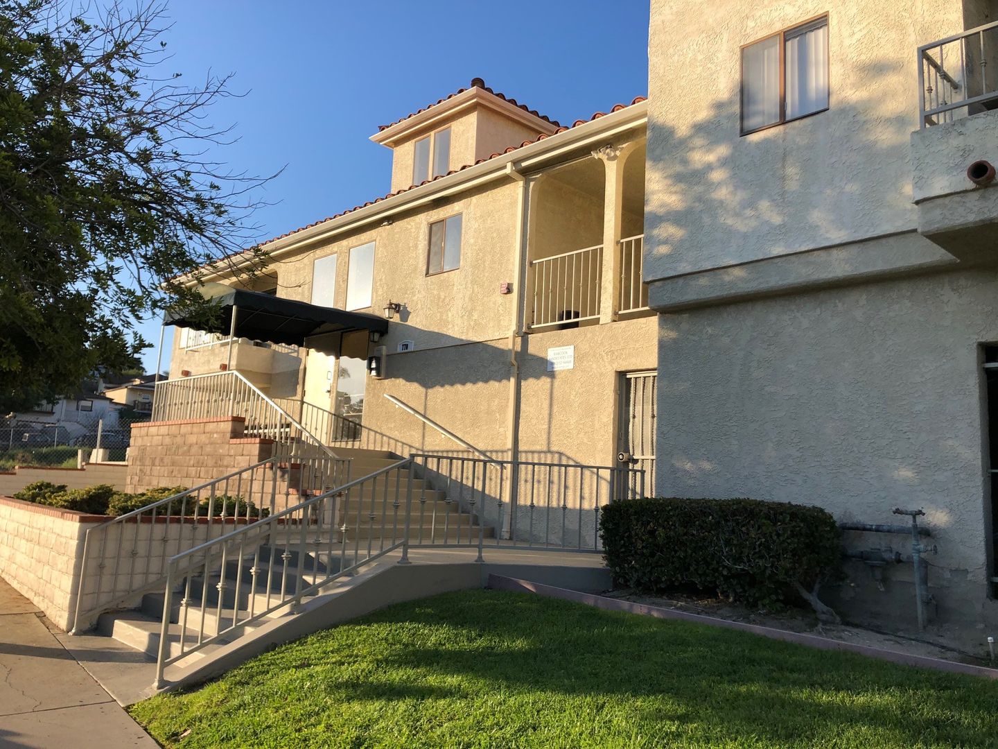 San Pedro Apartment: 770 Summerland Ave.