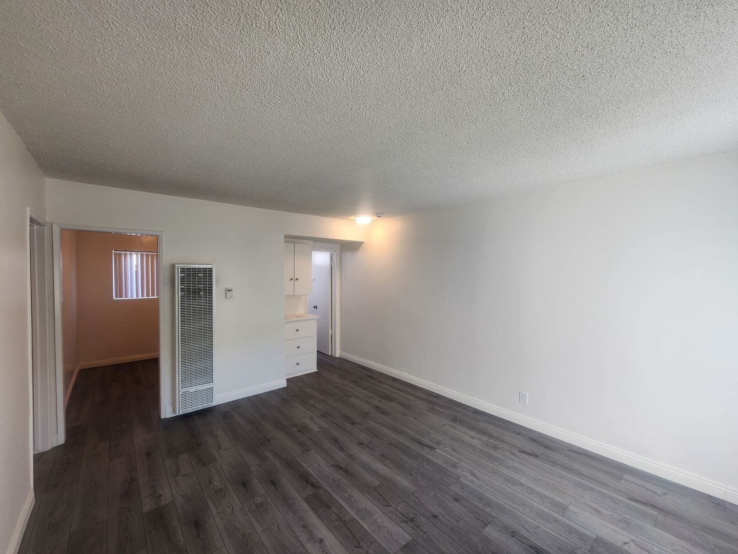 Inglewood Apartment: 10309 Inglewood Ave