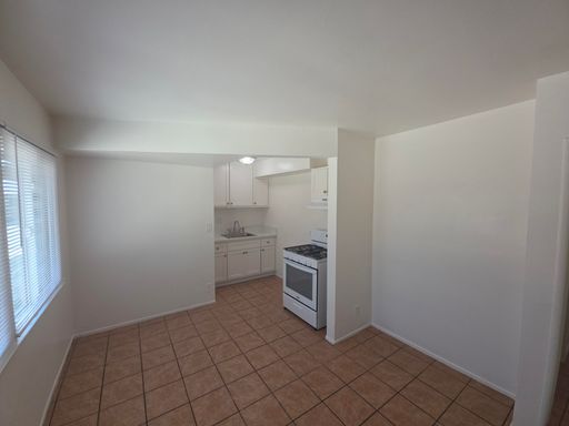 1-Bedroom Apartment in Hawthorne- $1600/month – photo 1