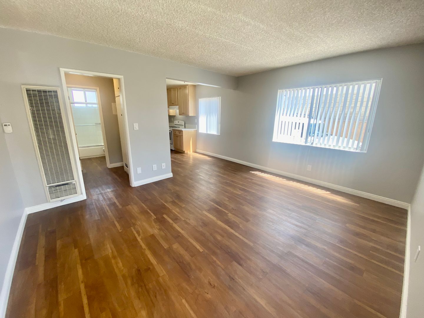 Redondo Beach Apartment: 2520-2522 Mathews Ave.