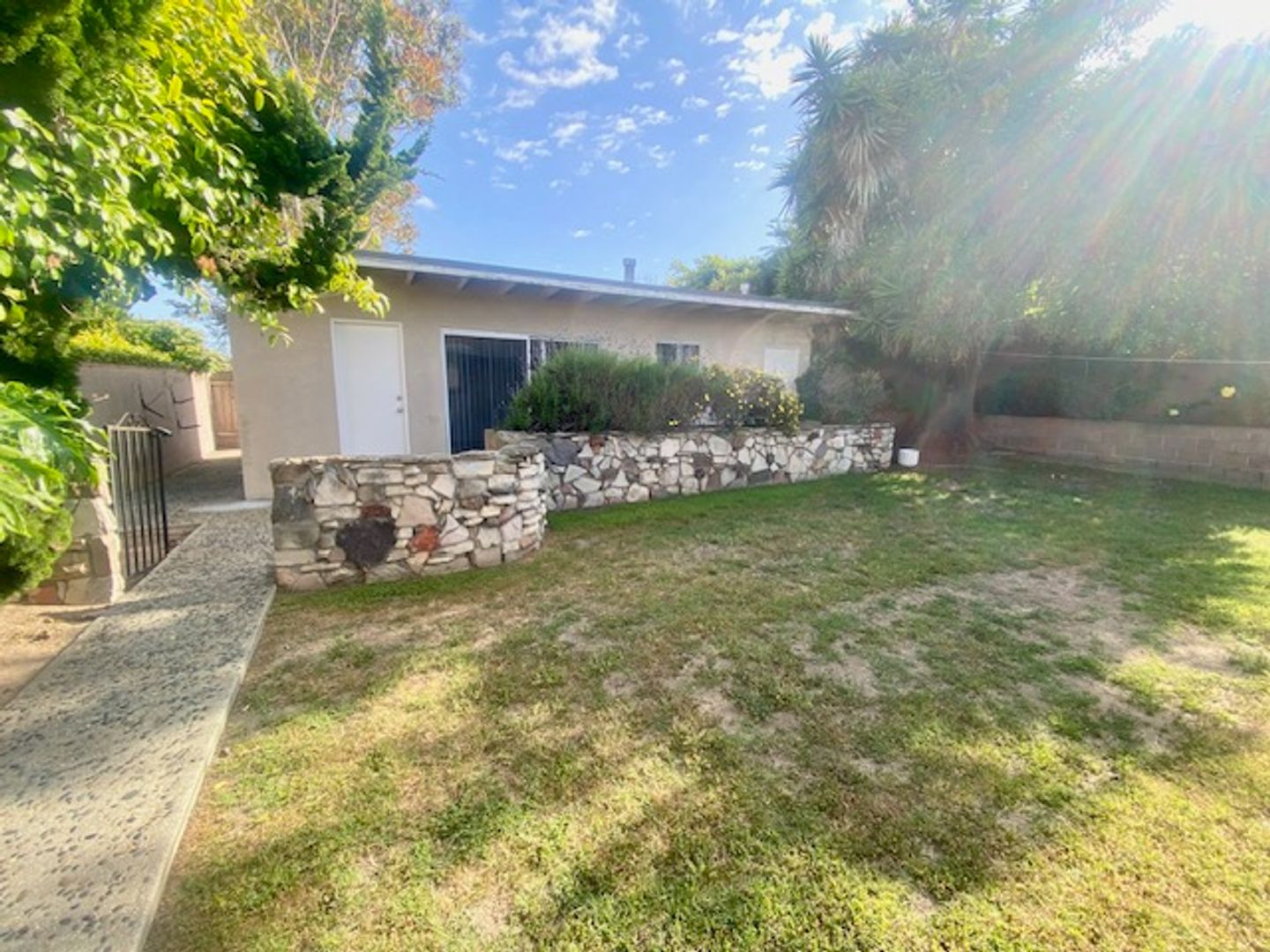 Manhattan Beach Apartment: 1760 Ruhland Avenue