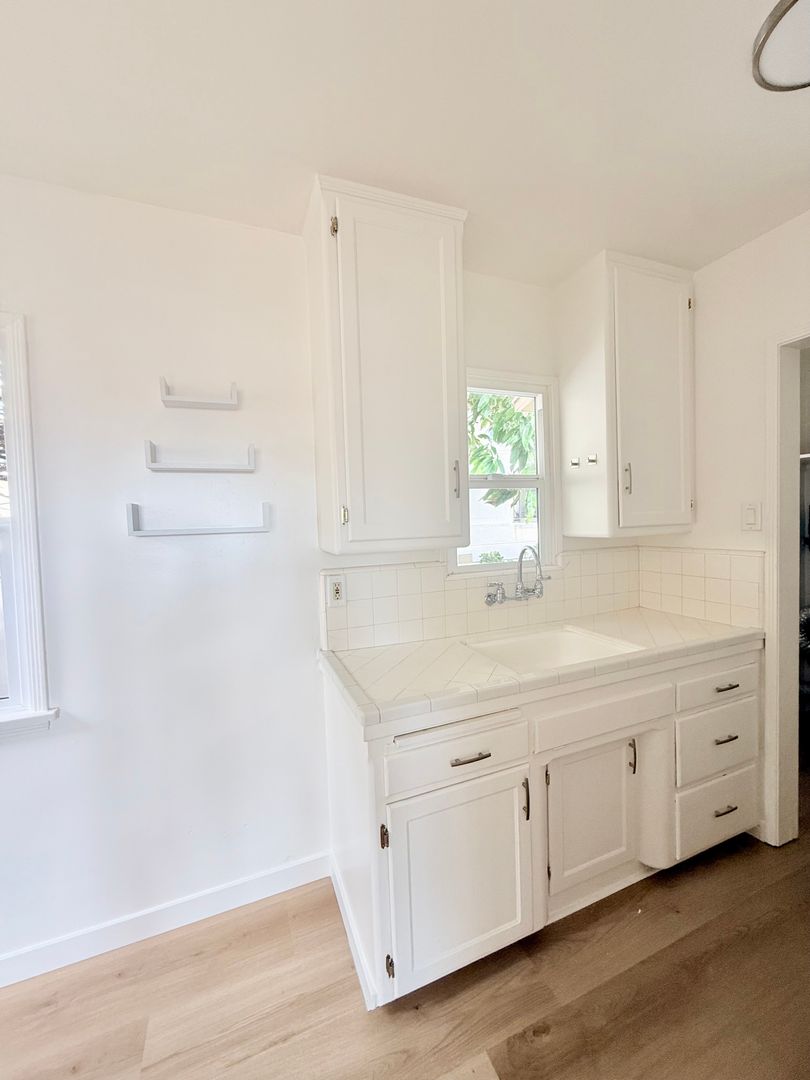 Redondo Beach Apartment: 515-515 3/4 Avenue C