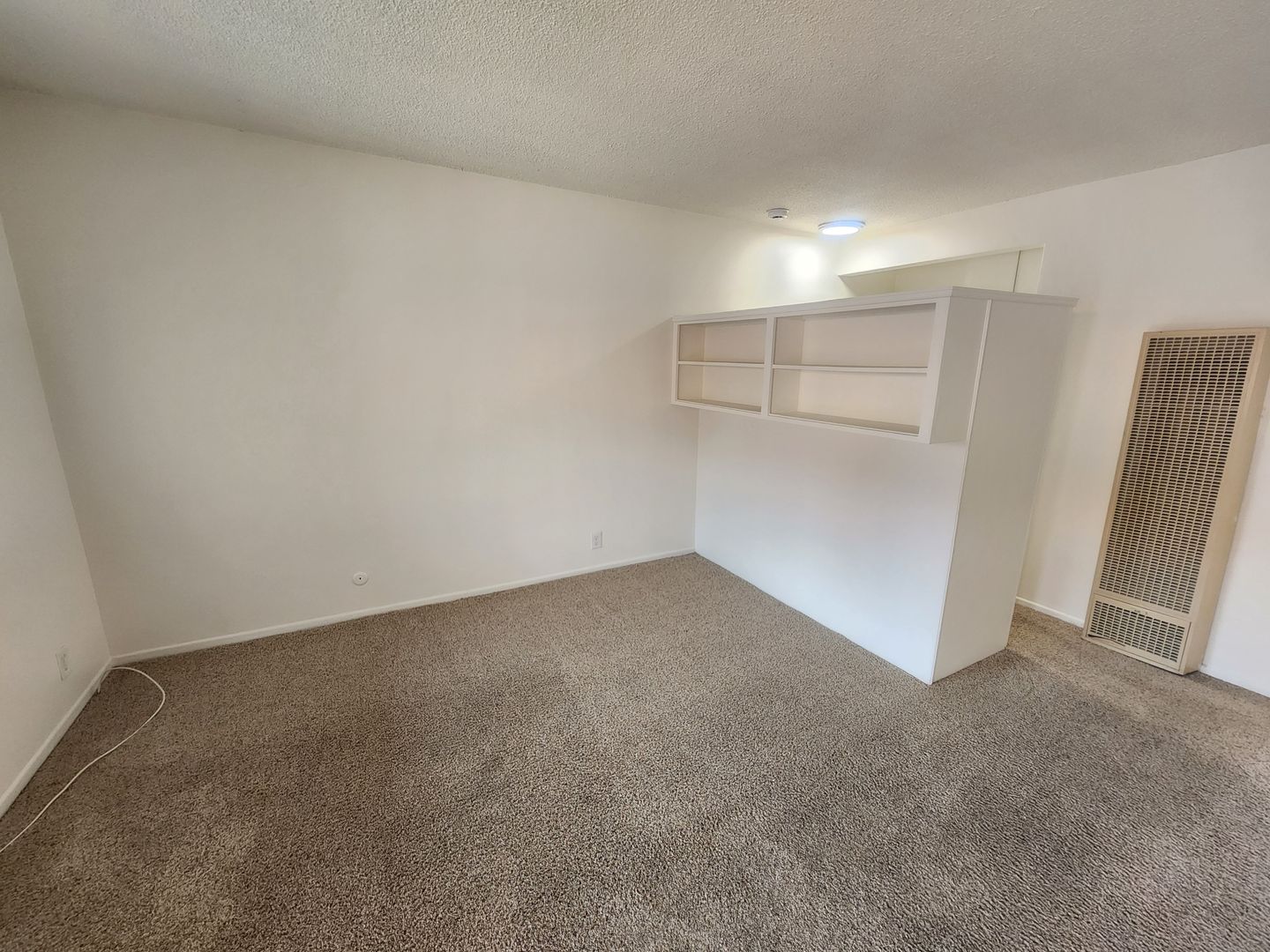 Inglewood Apartment: 10309 Inglewood Ave