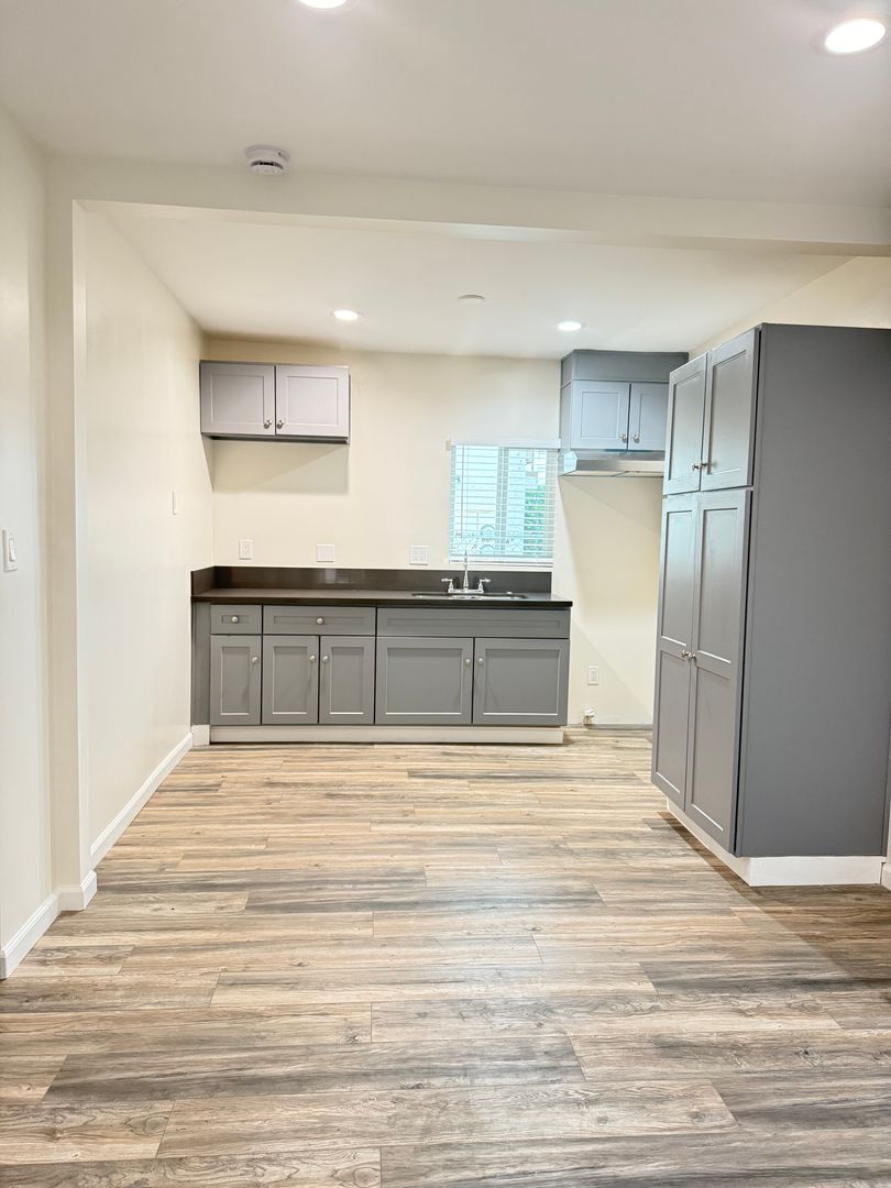 San Pedro Apartment: 556-562 W. 21st Street