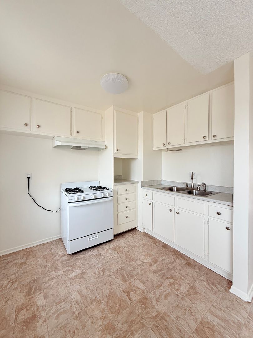 Torrance Apartment: 3455 Emerald Street
