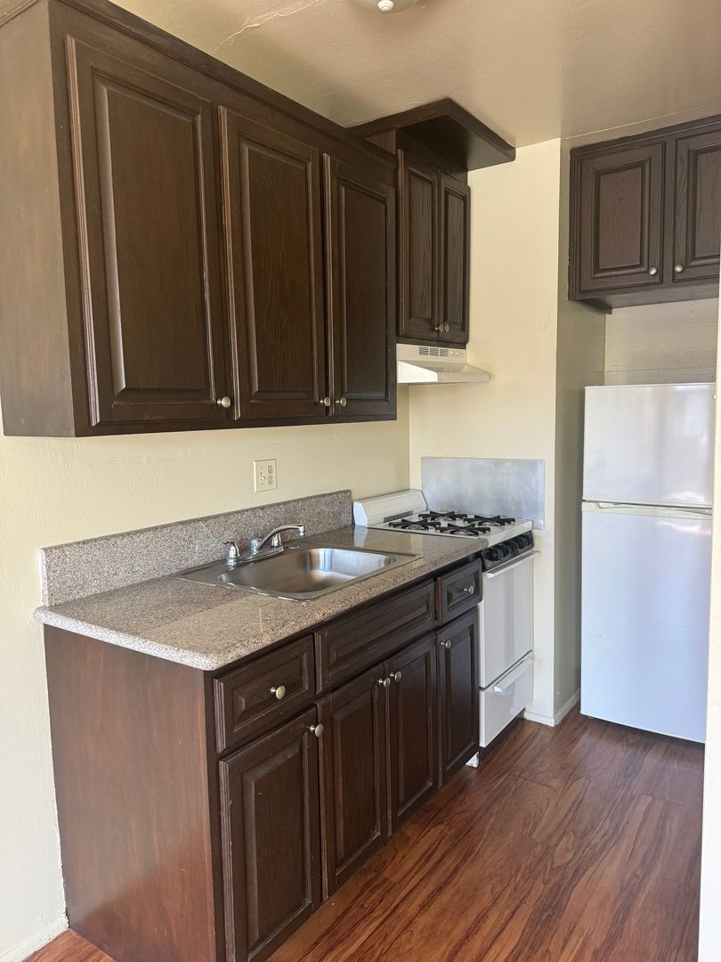 San Pedro Apartment: 2439 S. Denison Ave