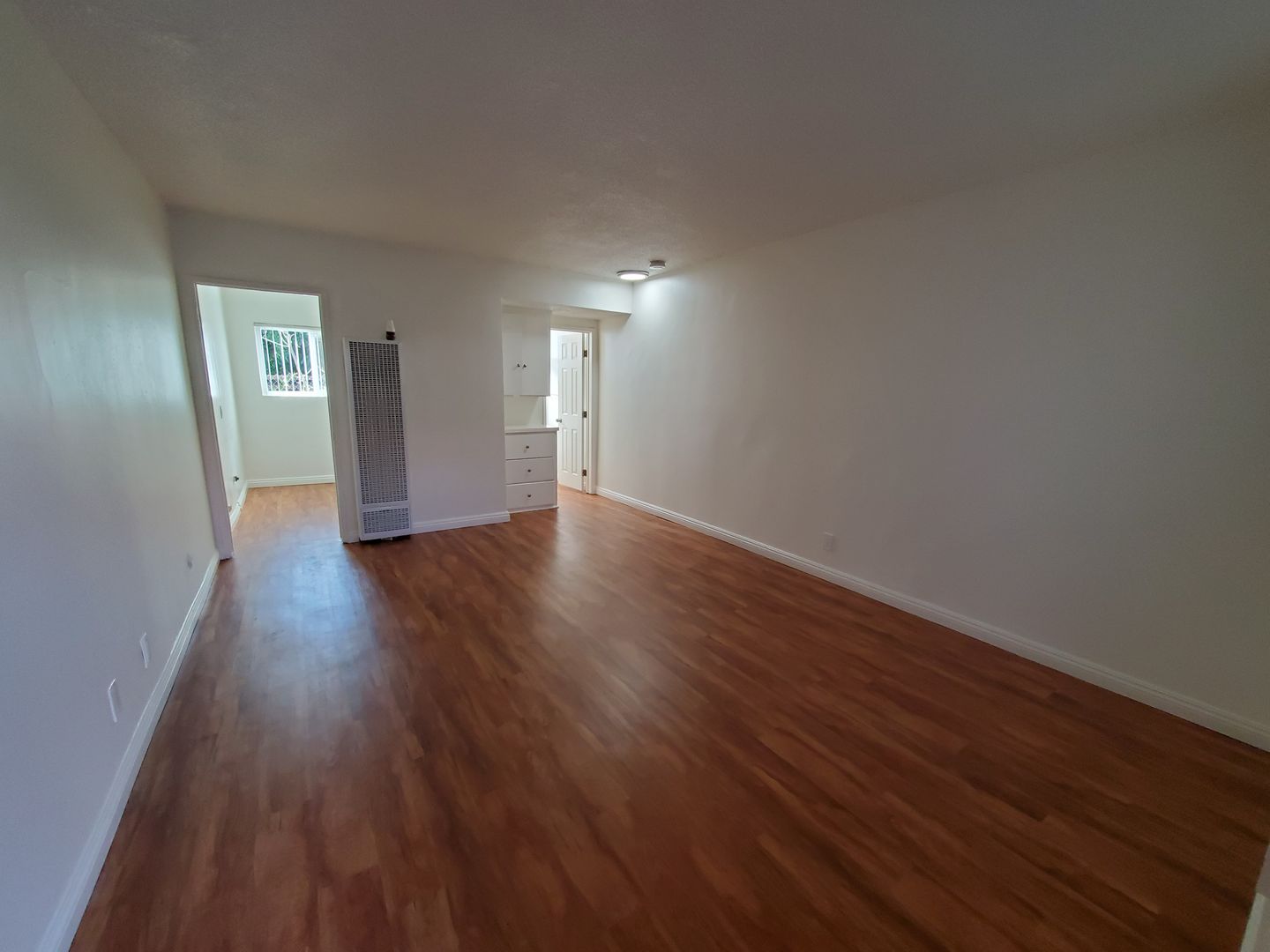 Inglewood Apartment: 10309 Inglewood Ave