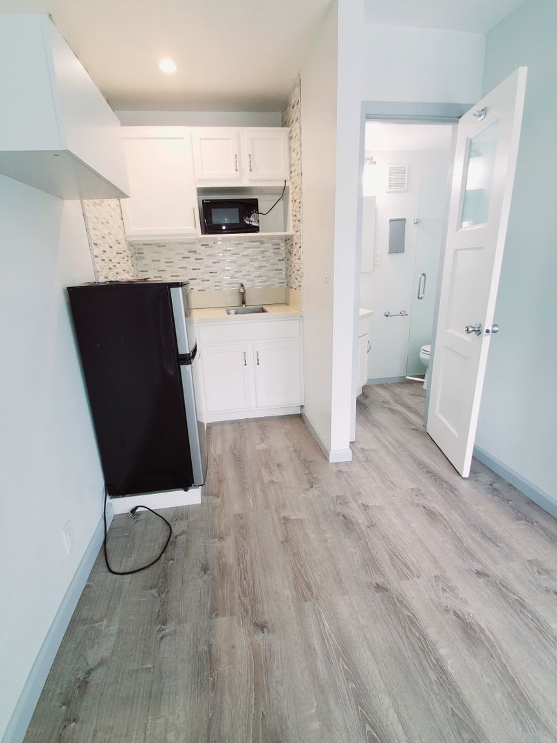 Long Beach Apartment: 5465 E. 2nd St.