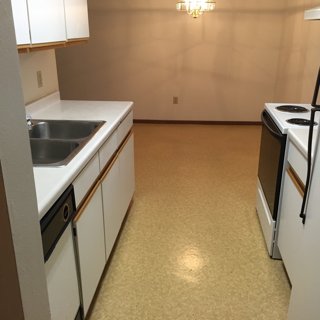 Sioux Falls Apartment: 2201 W 6th St
