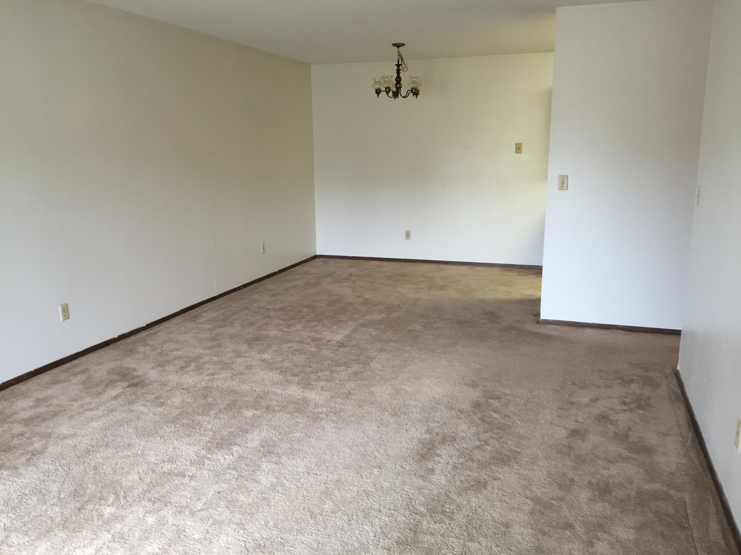 Sioux Falls Apartment: 2300 W 9th St