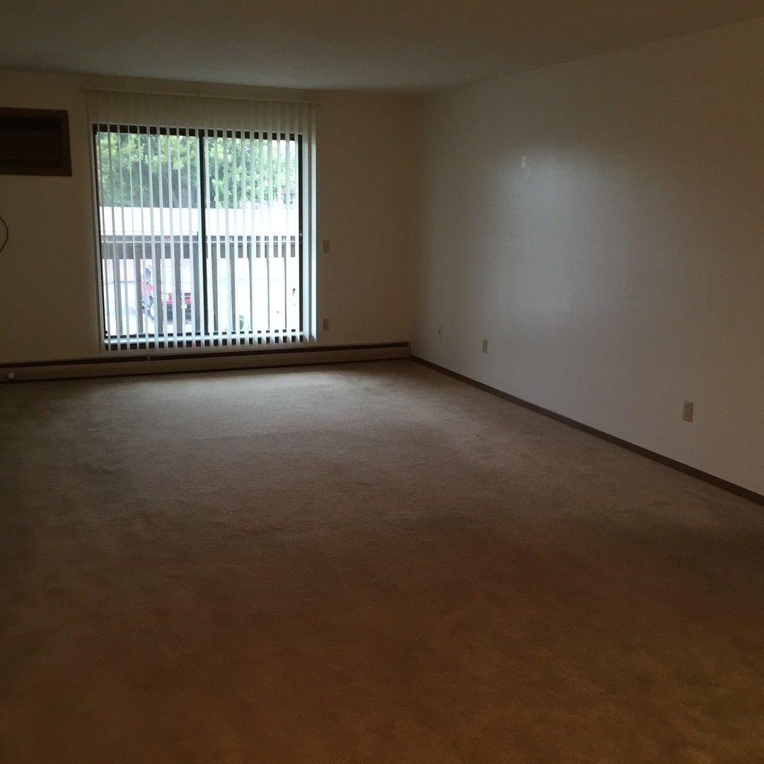 Sioux Falls Apartment: 2201 W 6th St