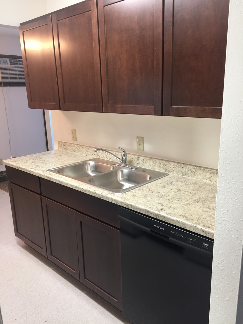 Sioux Falls Apartment: 300 N Kiwanis Ave