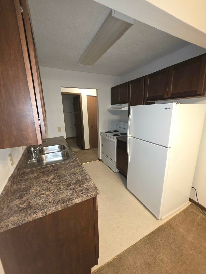 Sioux Falls Apartment: 1300 W Bailey St