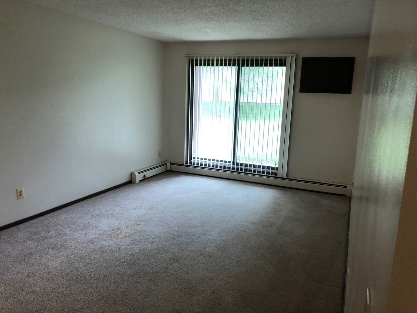 Sioux Falls Apartment: 300 N Kiwanis Ave
