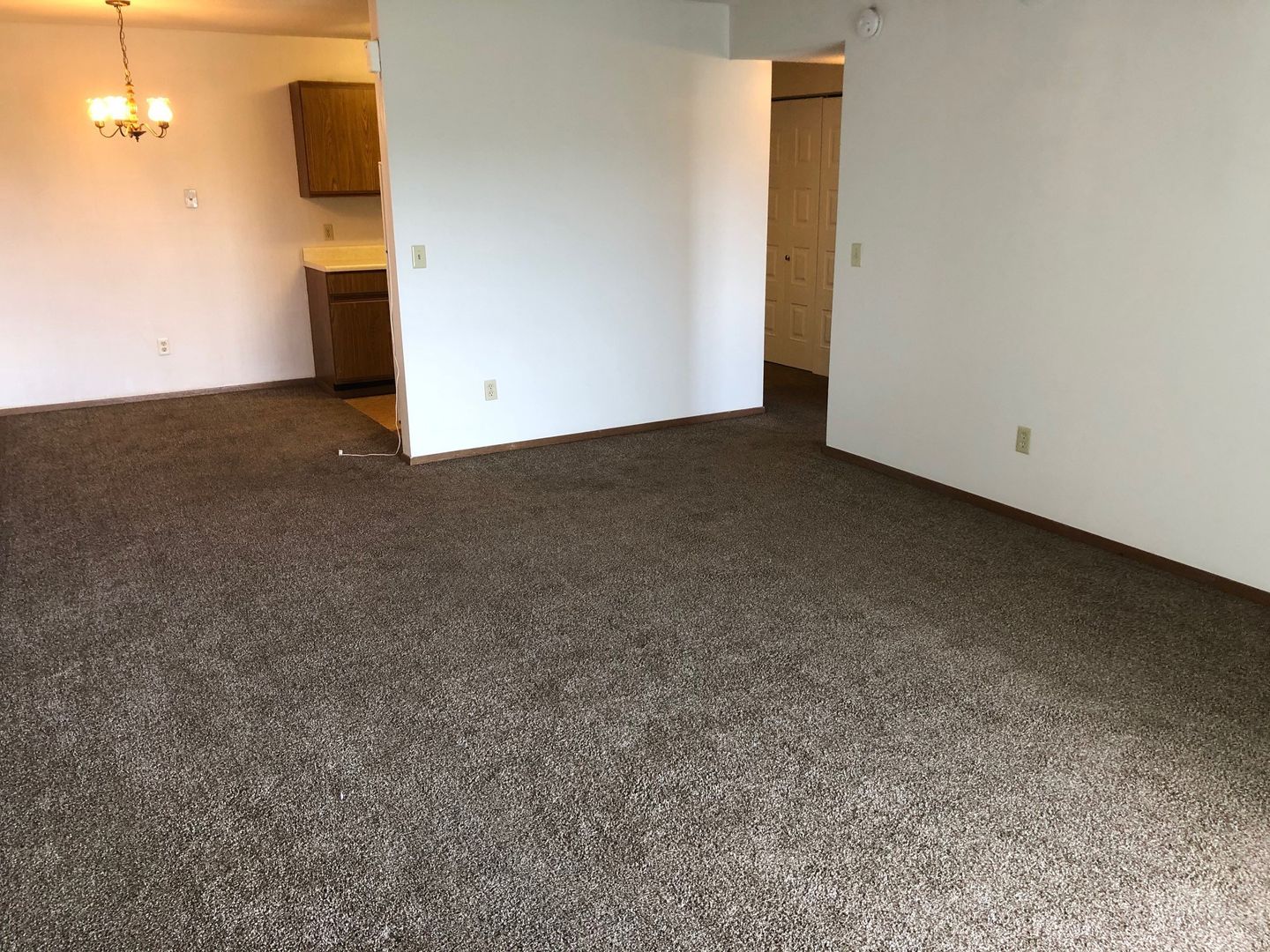 Sioux Falls Apartment: 101 N Holly Ave