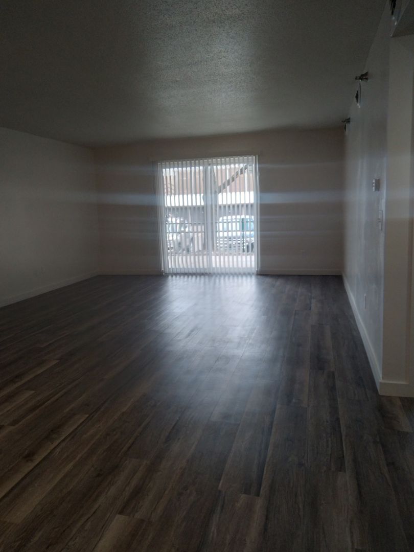 Vadnais Heights Apartment: 1175 E County Rd D