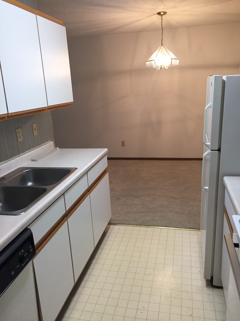 Sioux Falls Apartment: 300 N Holly Ave