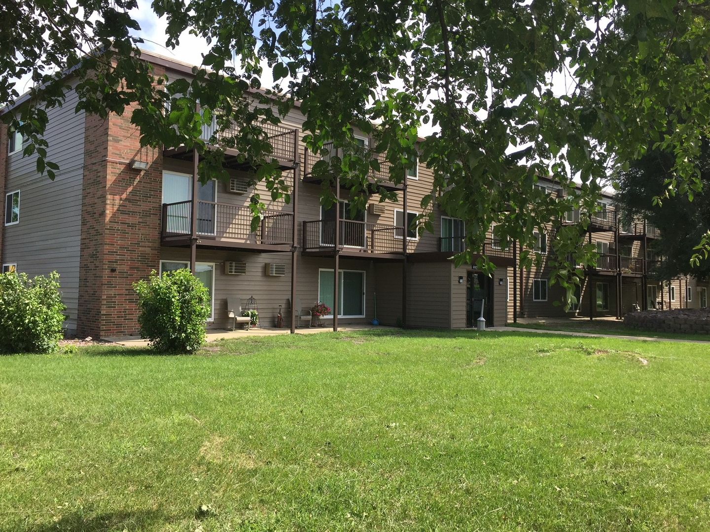 Sioux Falls Apartment: 200 N Garfield Ave