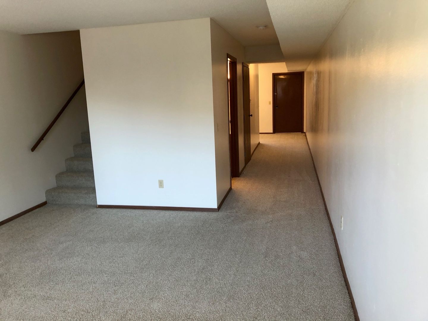 Sioux Falls Apartment: 2400 W 8th St