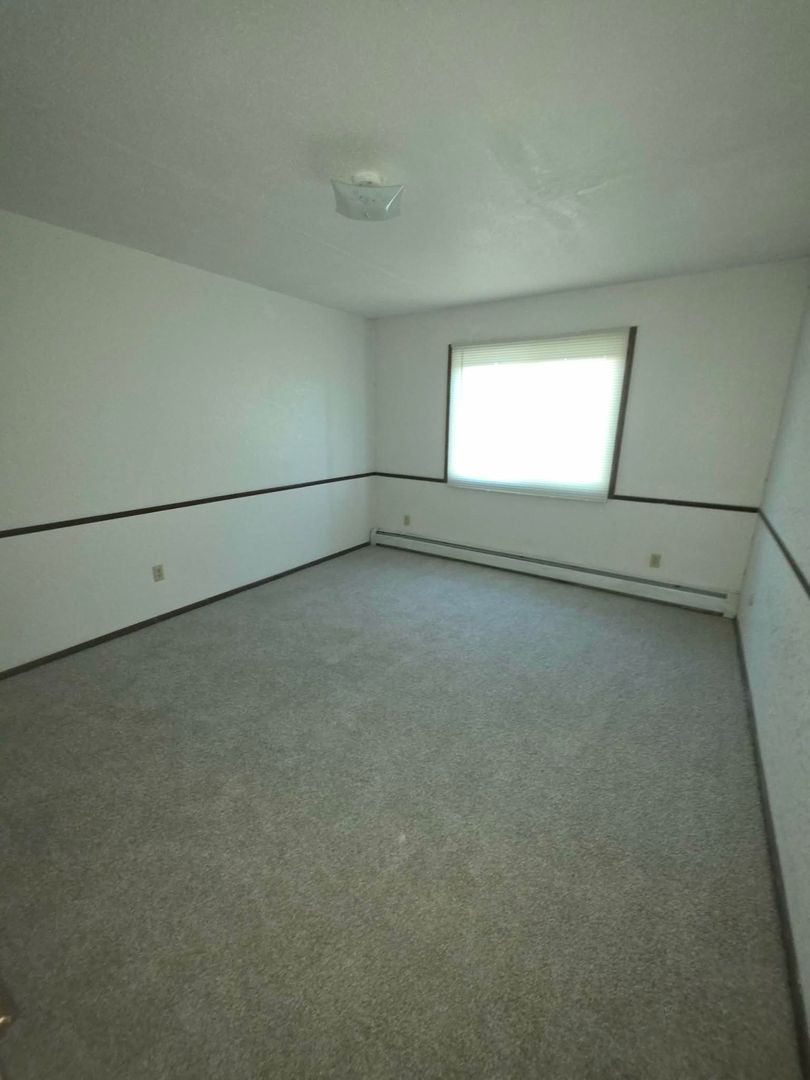 Sioux Falls Apartment: 1300 W Bailey St