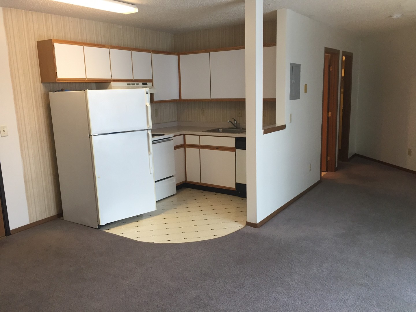 Sioux Falls Apartment: 300 N Holly Ave