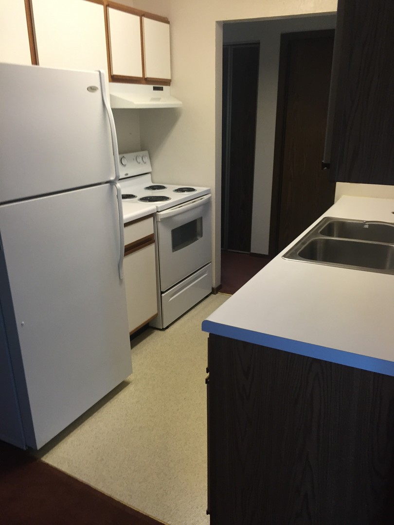 Sioux Falls Apartment: 300 N Kiwanis Ave
