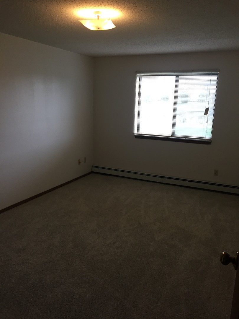 Sioux Falls Apartment: 300 N Holly Ave