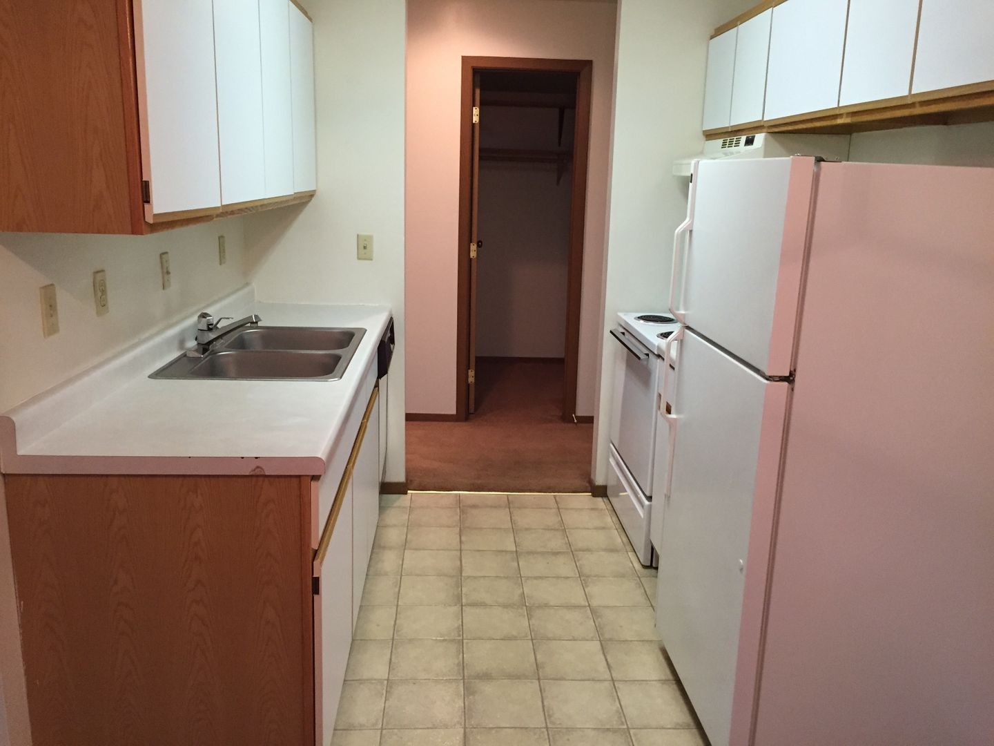 Sioux Falls Apartment: 300 N Holly Ave