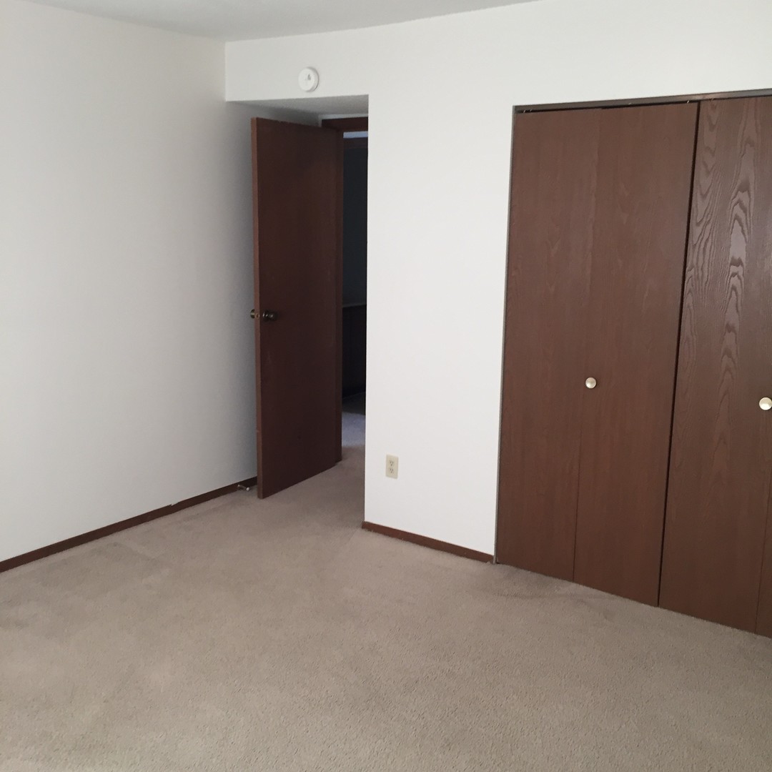 Sioux Falls Apartment: 101 N Holly Ave