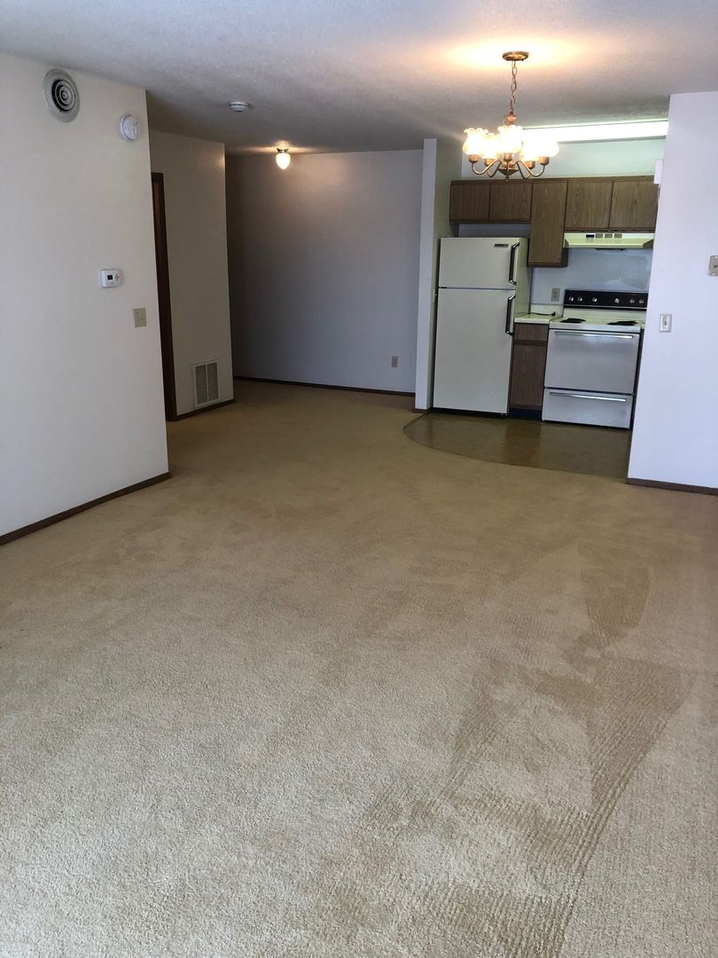 Sioux Falls Apartment: 101 N Holly Ave