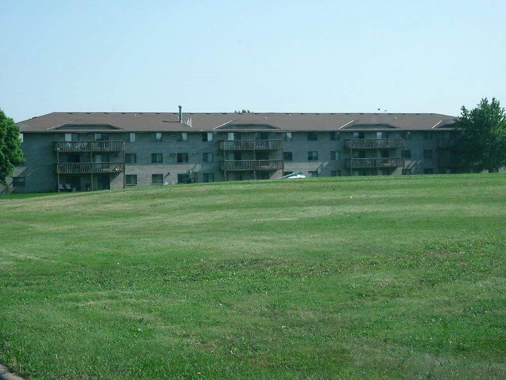 Sioux Falls Apartment: 300 N Holly Ave