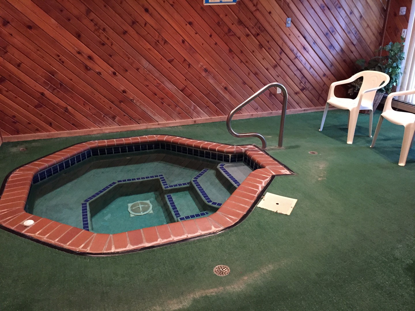 Sioux Falls Apartment: 300 N Holly Ave