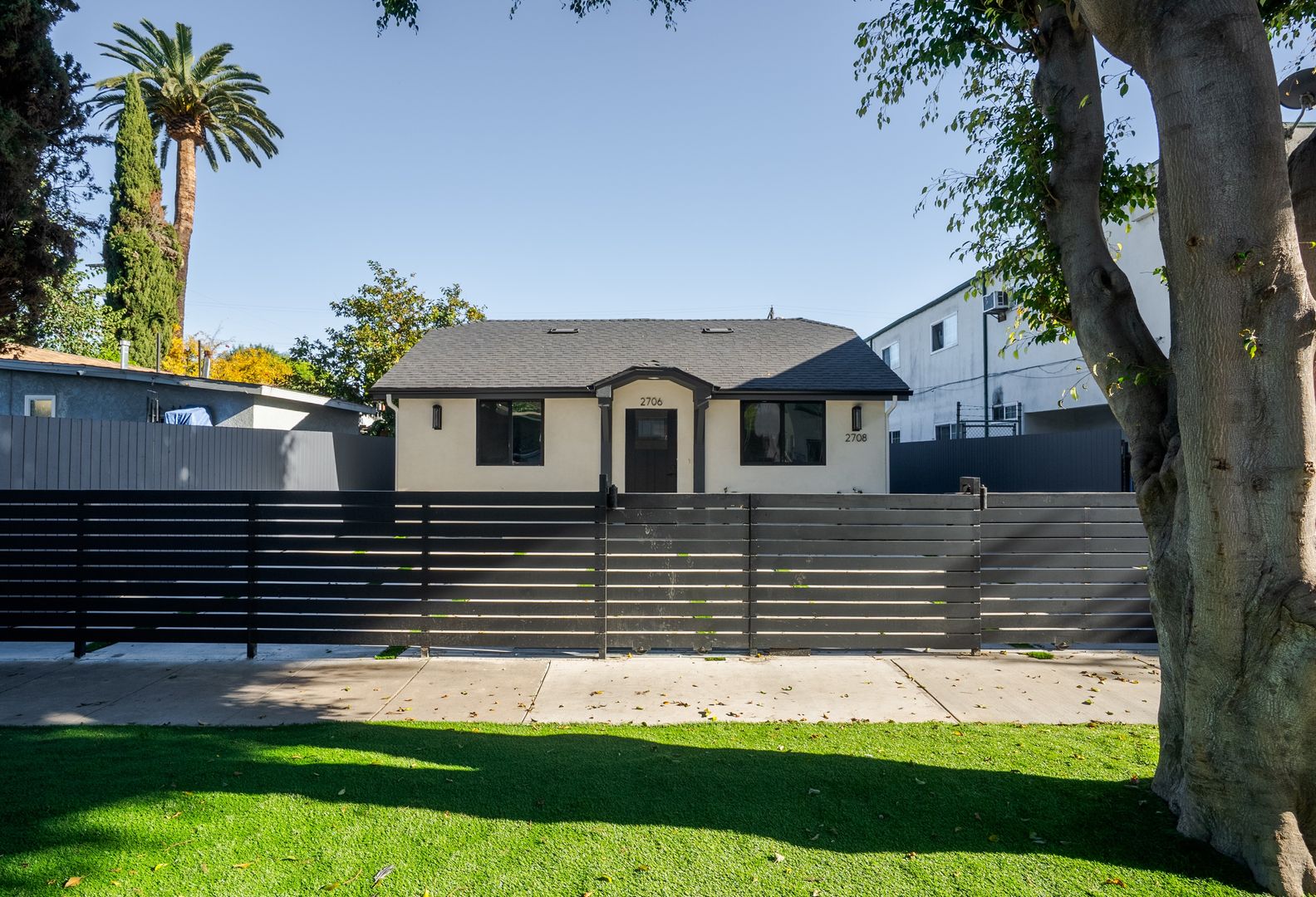 Los Angeles Apartment: 2706 S. Cochran Avenue