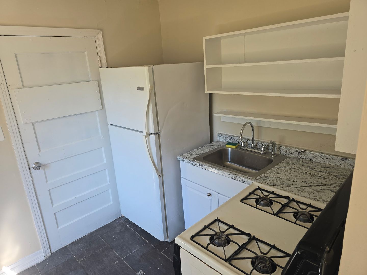 Leesburg Apartment: 1414 North Lakeview Avenue